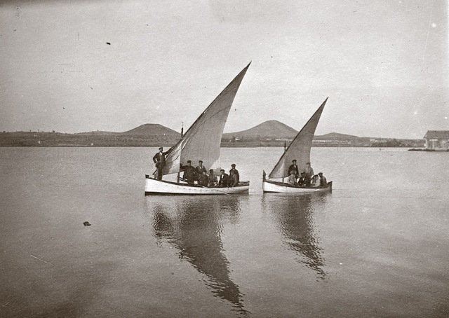 "Navegando" por el Almarjal, 1919.