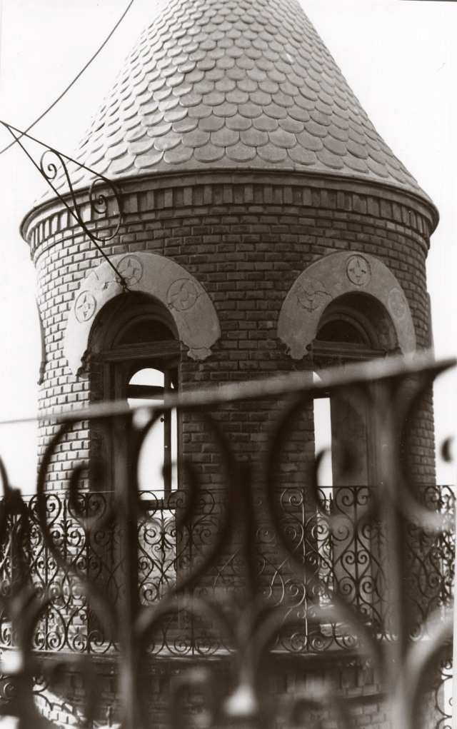 Detalle de la parte superior de una de las torres, 1989 (Foto: Salvador Zamora)