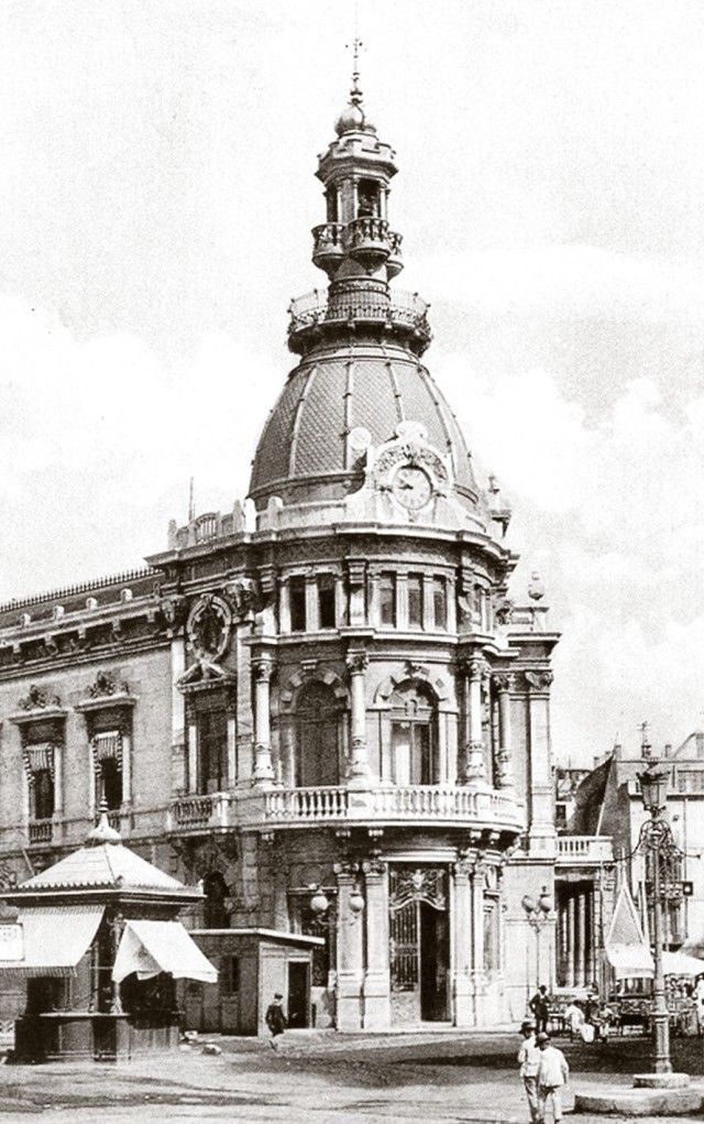 Imagen del ayuntamiento al poco de su inauguración.
