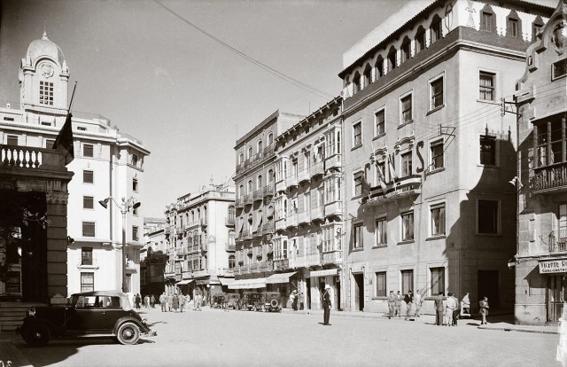 27 Plaza del Ayuntamiento. 1953.