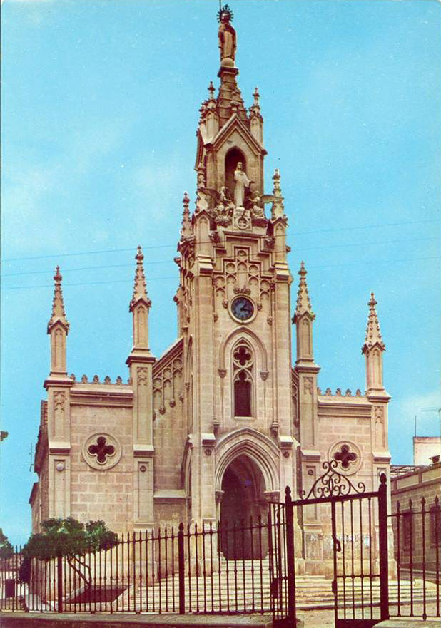 Fachada de la iglesia en los años 70