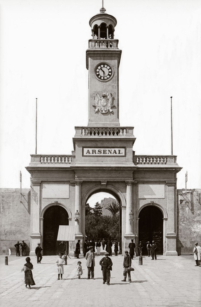 Puerta Monumental de entrada al Arsenal