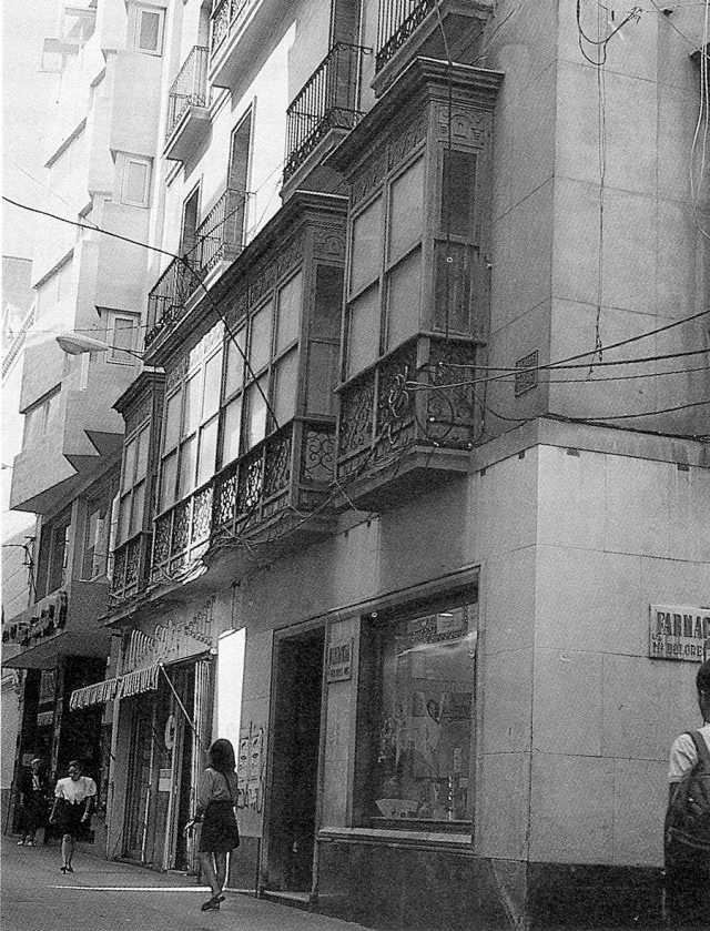 La farmacia, propiedad de Mª Dolores Ros, en 1993.