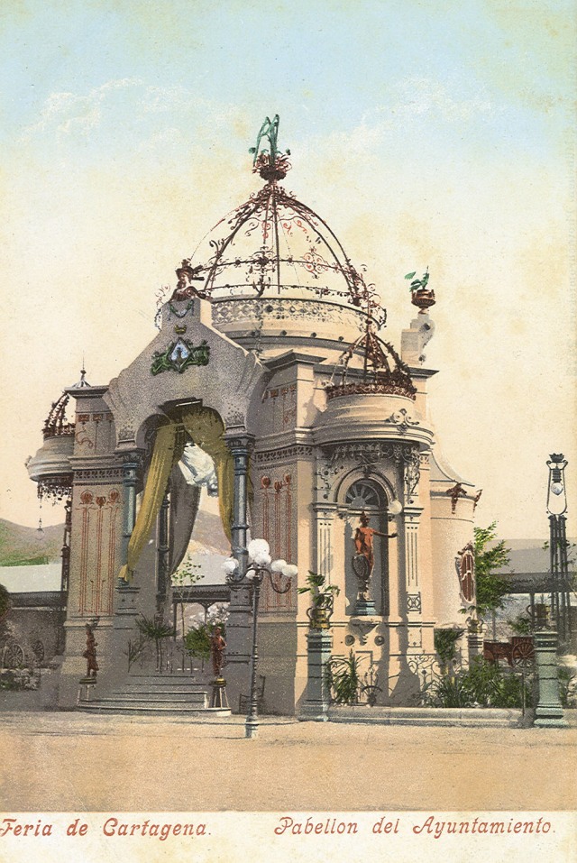 En el año 1902, el Ayuntamiento, presidido por Ángel Bruna, encarga a Tomás Rico la construcción de este magnífico pabellón.